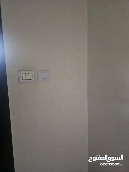 محل بابين عالشارع للبيع في منطقة حيوية جداً نابلس_ شارع تل