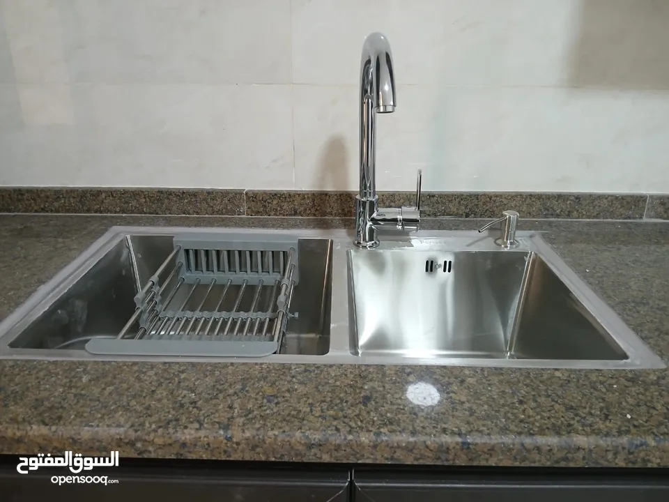 شقق مميزه سوبر ديلوكس عماره جديده خلف مطعم عرب قرب الجامعه للايجار مفروشه او غير مفروشه بعقد سنوي