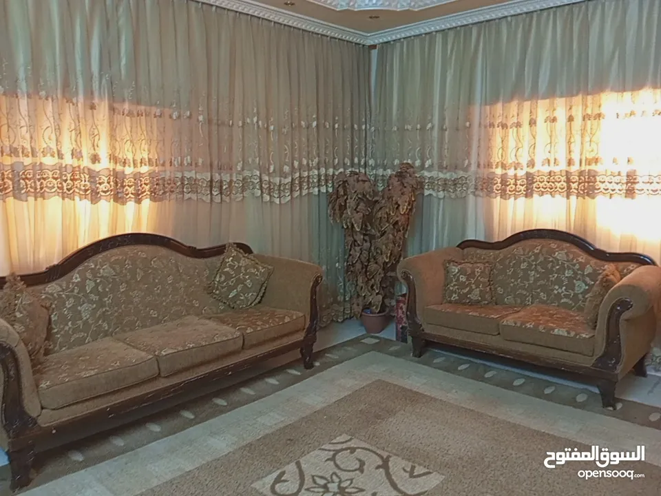 طقم زان خشب 9مقاعد مع السجاده والبردايتين