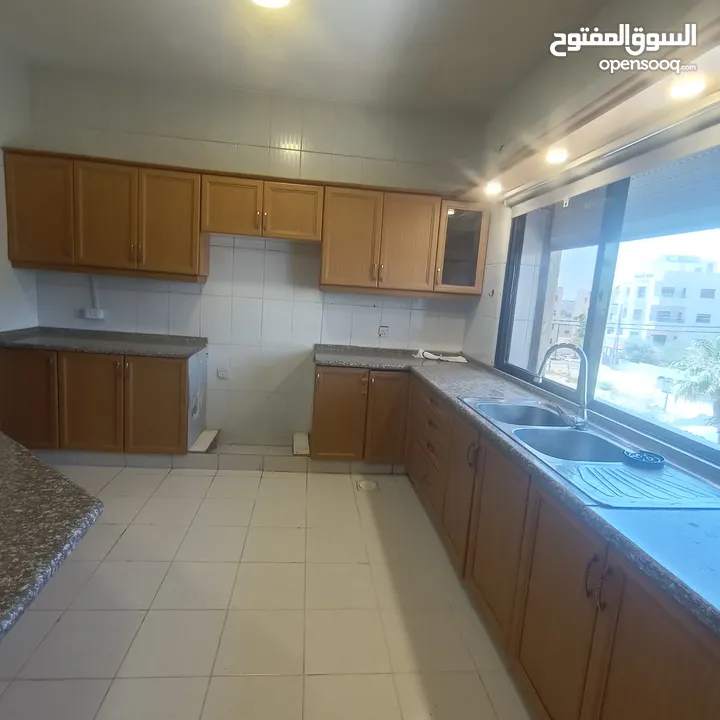 ضاحيه الرشيد- شقه فارغه بمساحه واسعه للايجار ـ 220 متر  ـ مكيفات ـ خزائن حائط
