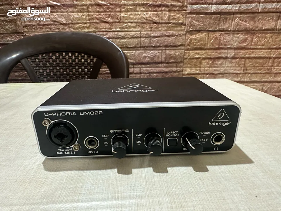 كرت صوت behringer umc22 midas interface مع كرتونتو وسلكو شبه جديد للتسجيل والمايكروفونات