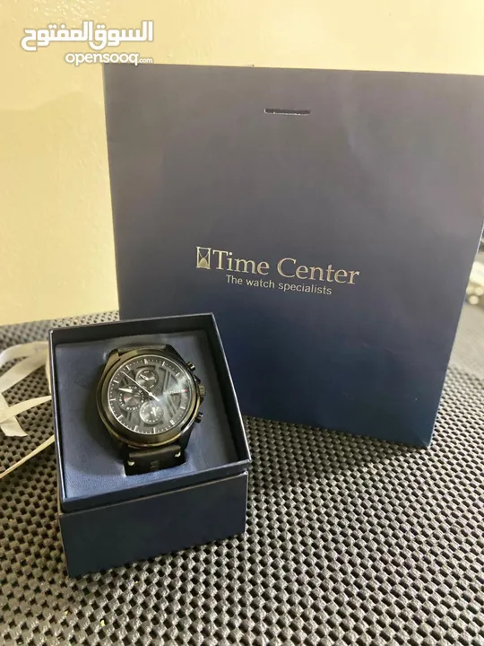 ساعة TOMMY HILFIGER WATCHES جديدة من شركة TIME CENTER للبيع بسعر مغري نظيفة جدا استعمال بسيط be