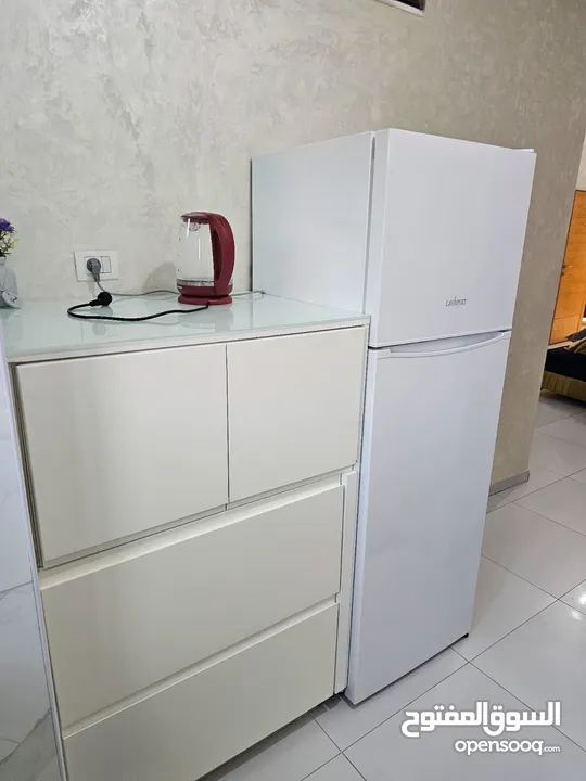 شقه مفروشه فرش جديد للايجار لعائله صغيره او عرسان