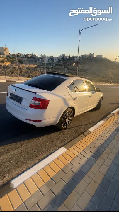 سكودا اوكتافيا فل الفل مع فتحة لورين كلمنت