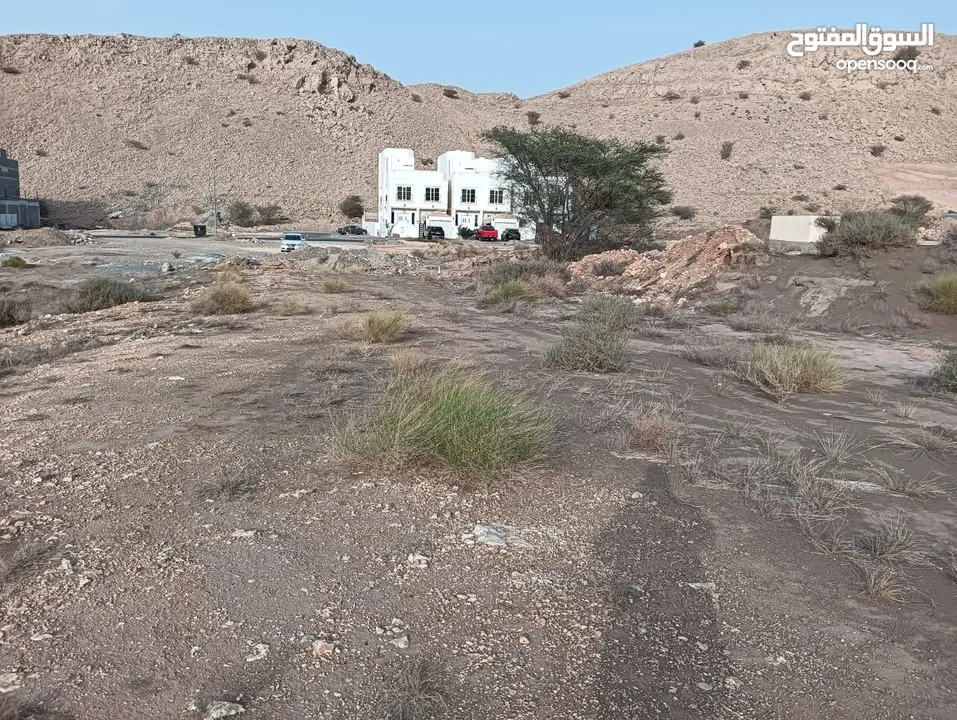 ثلاث أراضي سكنية للبيع في مرتفعات بوشر خلف منطقة المنى