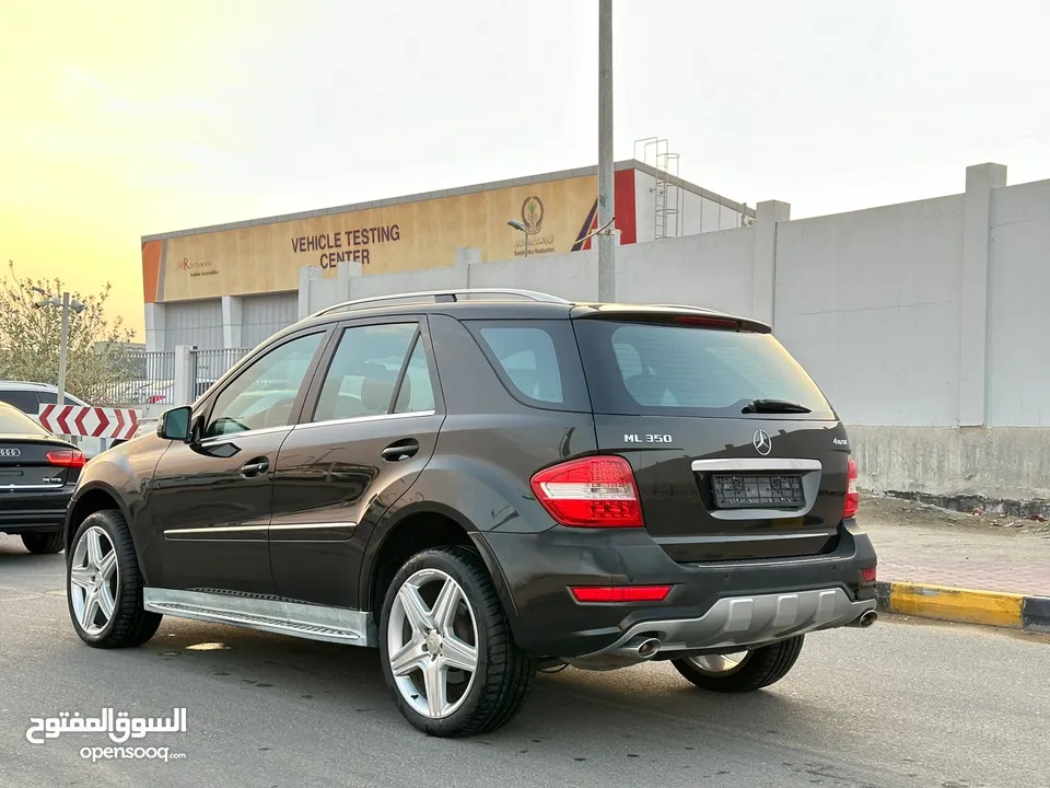 مرسيدس ML350موديل 2011خليجى بصمةفتحة جلد جناح خلفى بحالة ممتازة