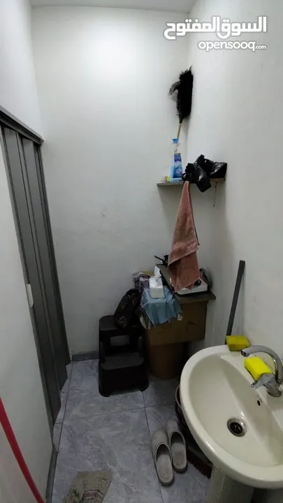 محل معسل واراجيل للبيع بكامل محتوياته