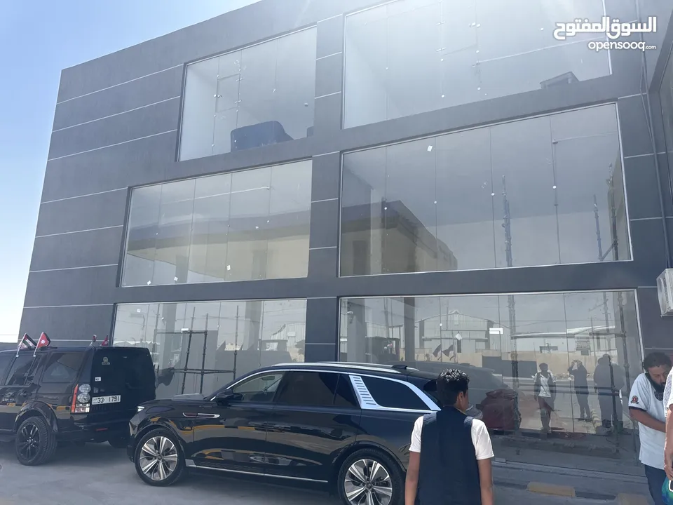 محلات للإيجار داخل محطة محروقات منطقة حيوية طريق ال 100 رجم الشامي منطقة متعطشة للخدمات