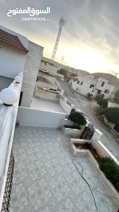 عماره طابقين للبيع تشطيب ديلوكس عمر البناء 5سنوات