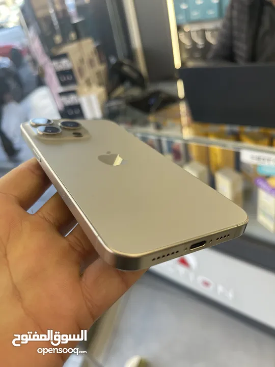 Iphone 15 pro max 256gb مستخدم شهر فقط