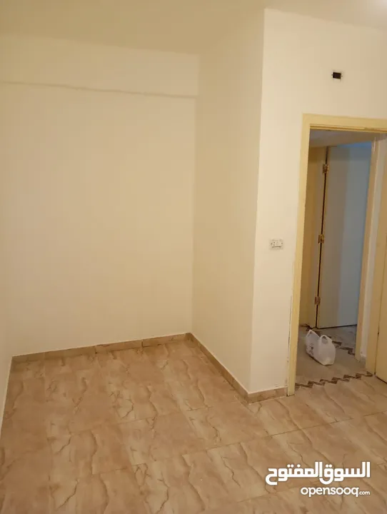 شقة للبيع في ضاحية الرشيد خلف ماي ماركت