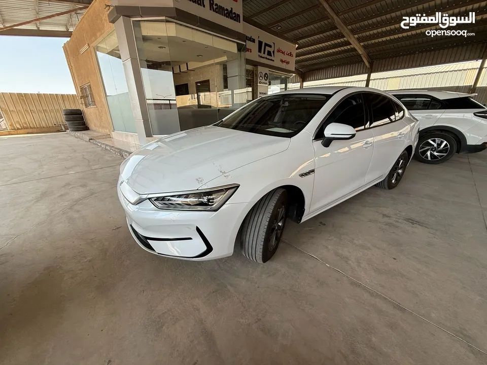 BYD QIN PLUS 2022  لون أبيض لؤلؤي مستعمل بحال الوكالة