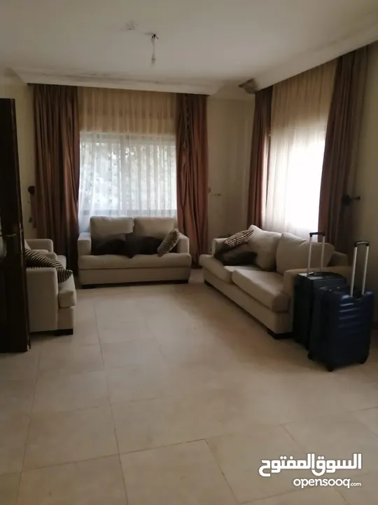 بيت مستقل في ضاحية الرشيد مكون من طابقين منفصلين بناء قديم بحاجة الى تجديدمساحة الارض 395 البناء 350