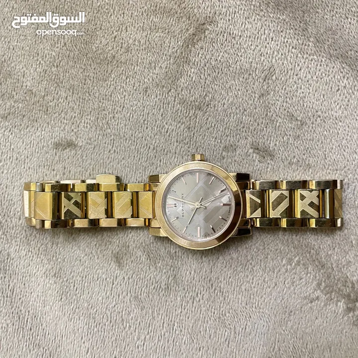 ساعه فخمه وراقيه من ماركة BURBERRY