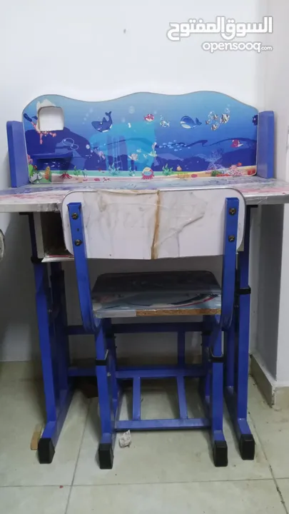 مكتب وكرسي للبيع
