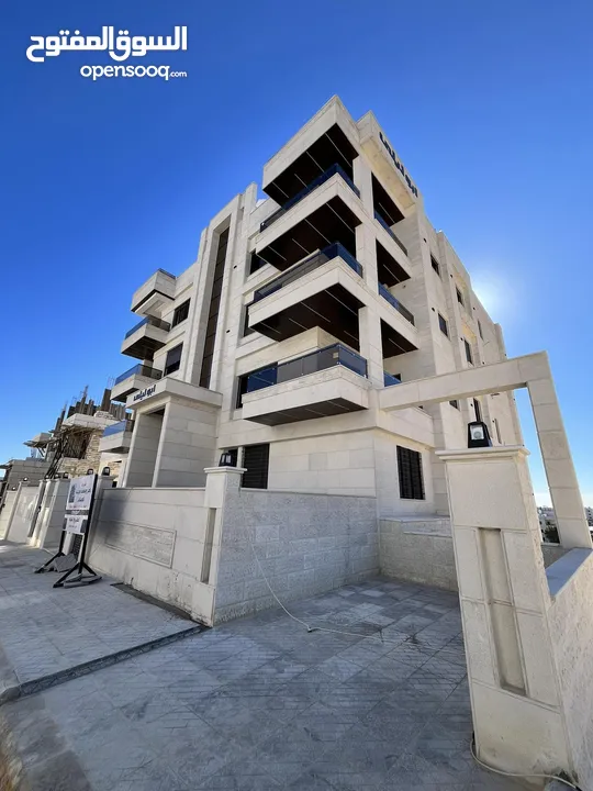 شقة ارضية مع مدخل خاص بتلاع العلي قرب كلية المجتمع العربي