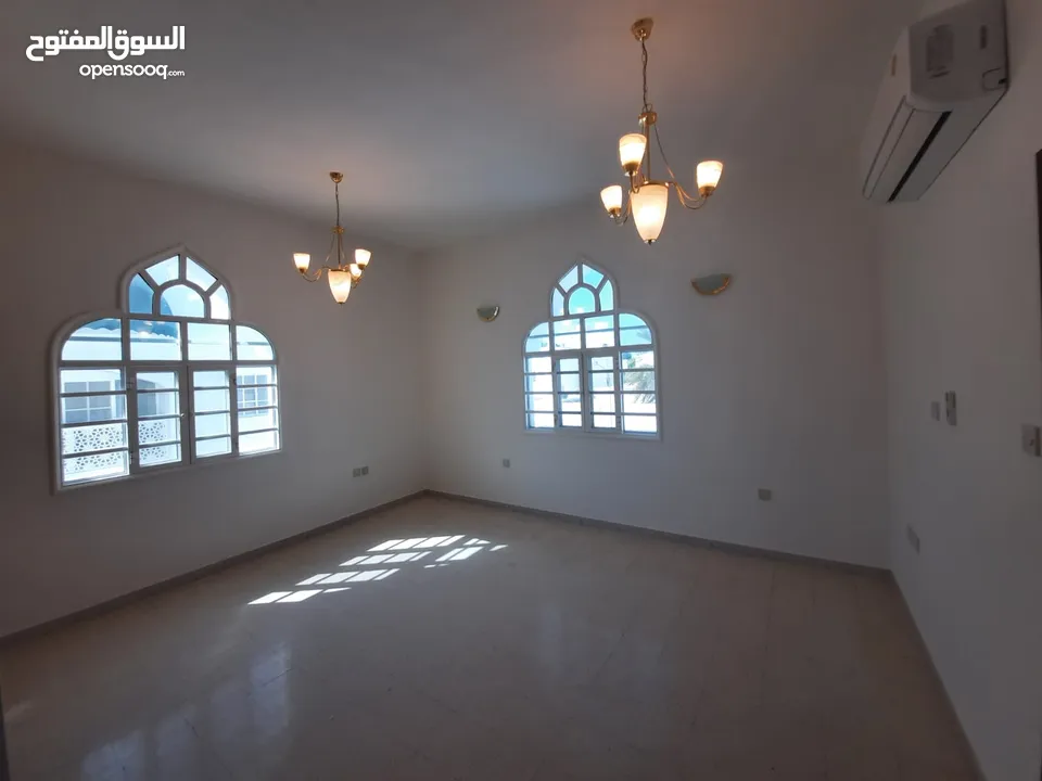 5 BR Well Maintained Villa for Sale – Shatti