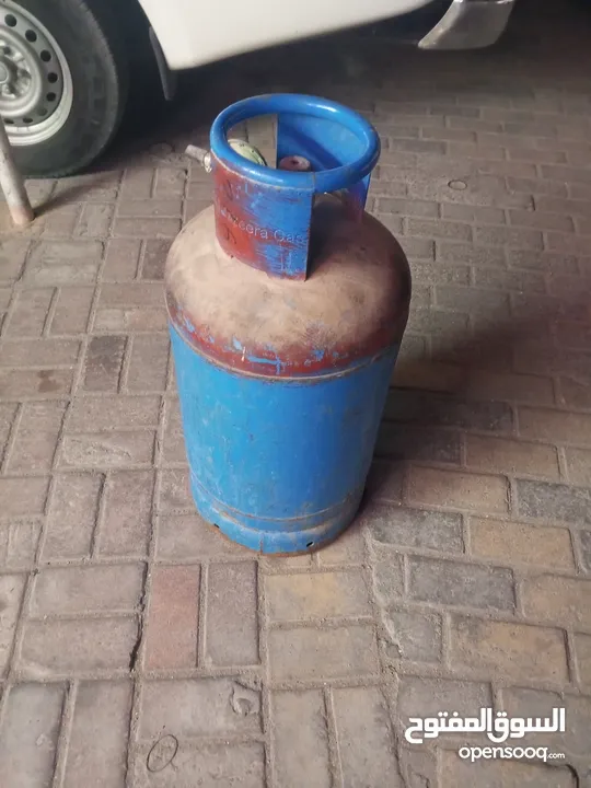 Gas cylinder and stove