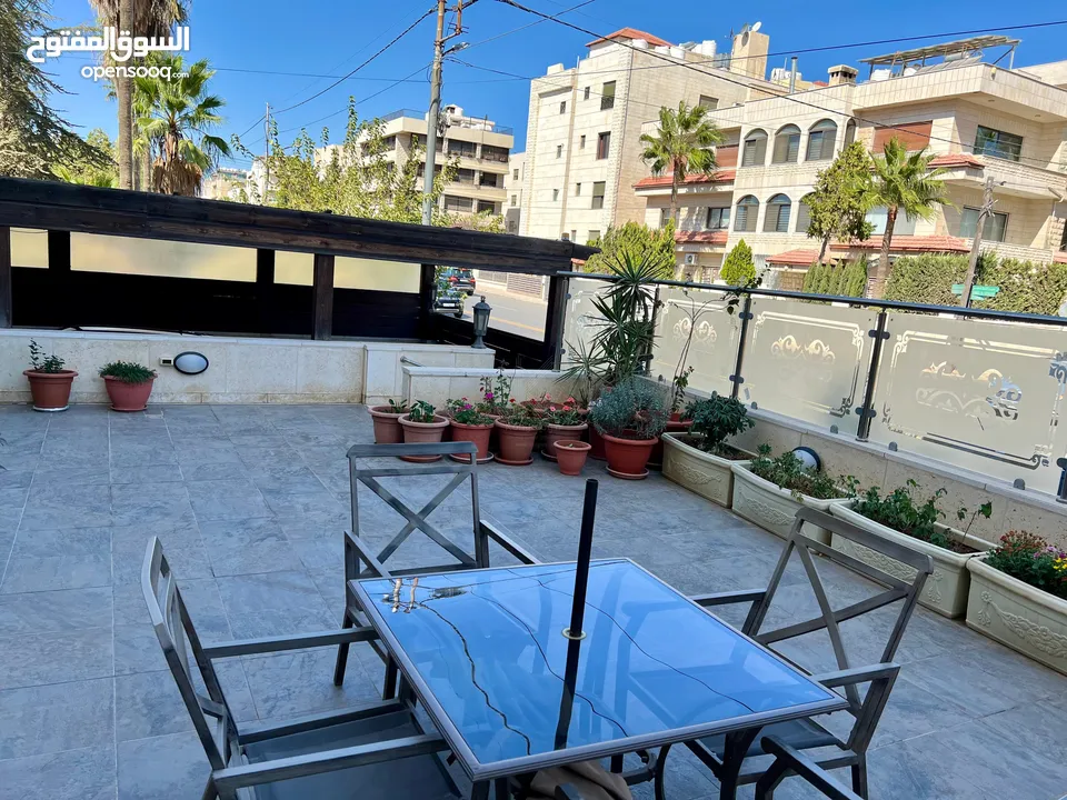 شقة فاخرة للبيع في عبدون - طابق أرضي