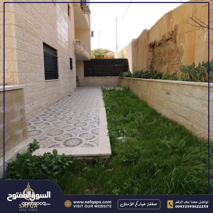 شقة للبيع في سردا مع ساحة خارجية بالقرب من قصر الضيافة