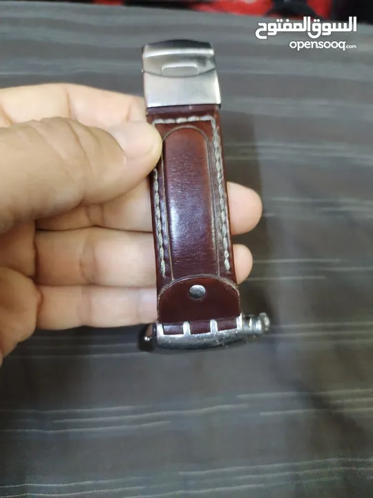 ساعة سواتش بحالة الوكالة أكبر حجم