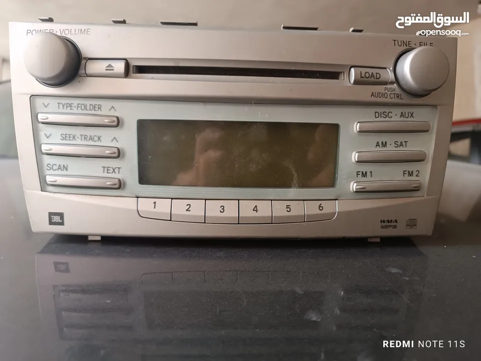 قارئ CD وراديو.  بدون شاشه كبيره تويوتا كامري