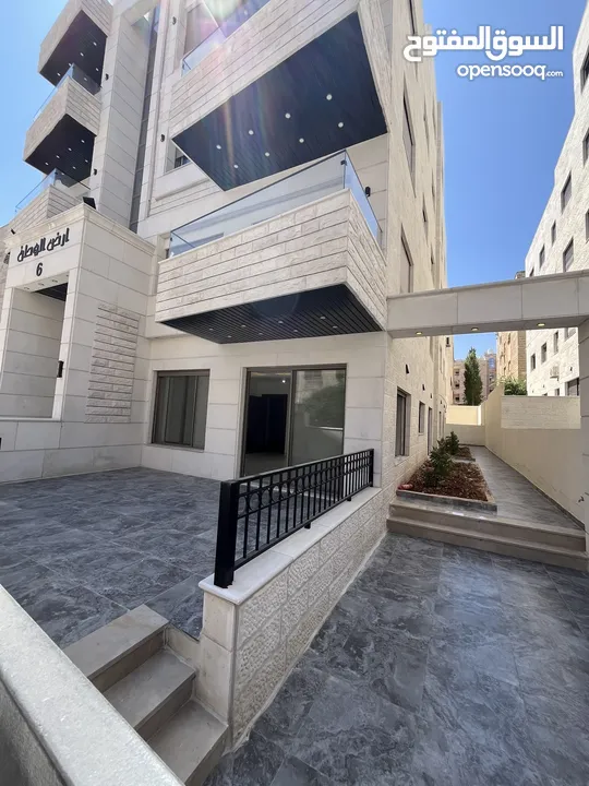 ثالث مع روف في ضاحية الياسمين بتشطيب مميز اطلالة على عميش