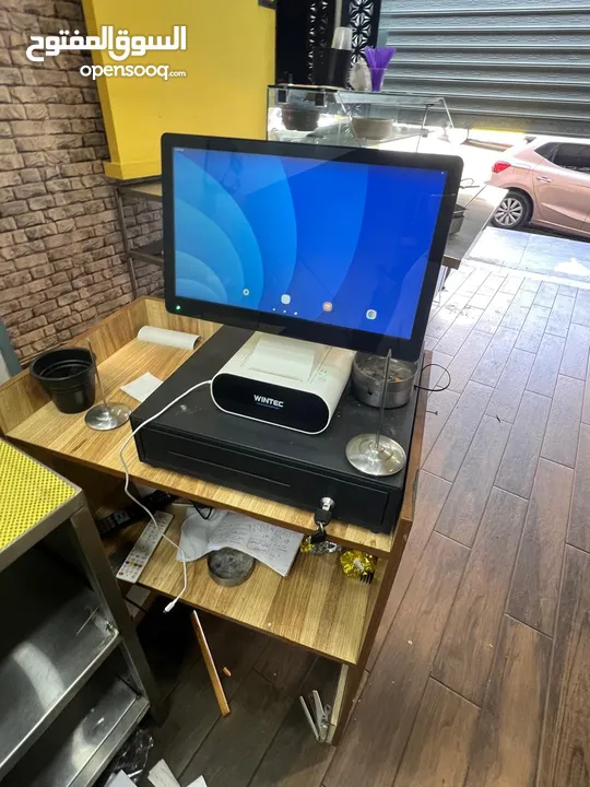 عدة مطعم وشاورما جاهزة للبيع  جديدة مع كفالتها استخدام 5 شهور فقط