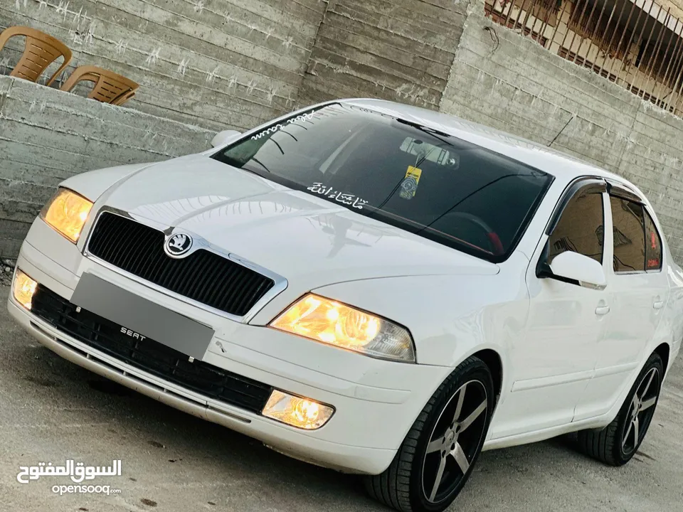 سكودا نيو 2006 دهان جديد  فحص ممتاز وتخلو من القص والضربات هيئه جديد فرش جلد  شاشه اندرو
