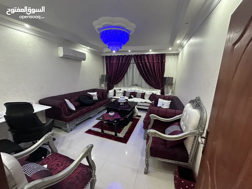 شقة فخمة ومميزة للايجار الحي الشرقي حديقة الزهراء