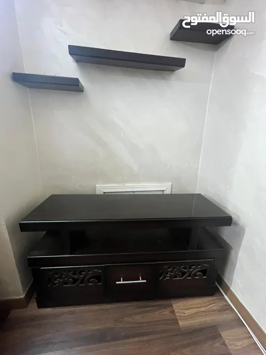 طقم كنب وطاولة تلفزيون