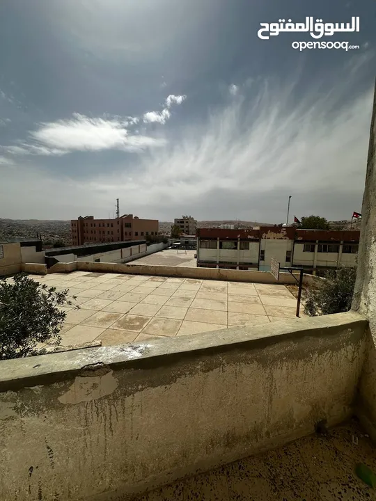 شقة للإيجار في الزرقاء بجانب مدرسة الأمير حمزة في حي الأمير محمد  - من المالك مباشرة