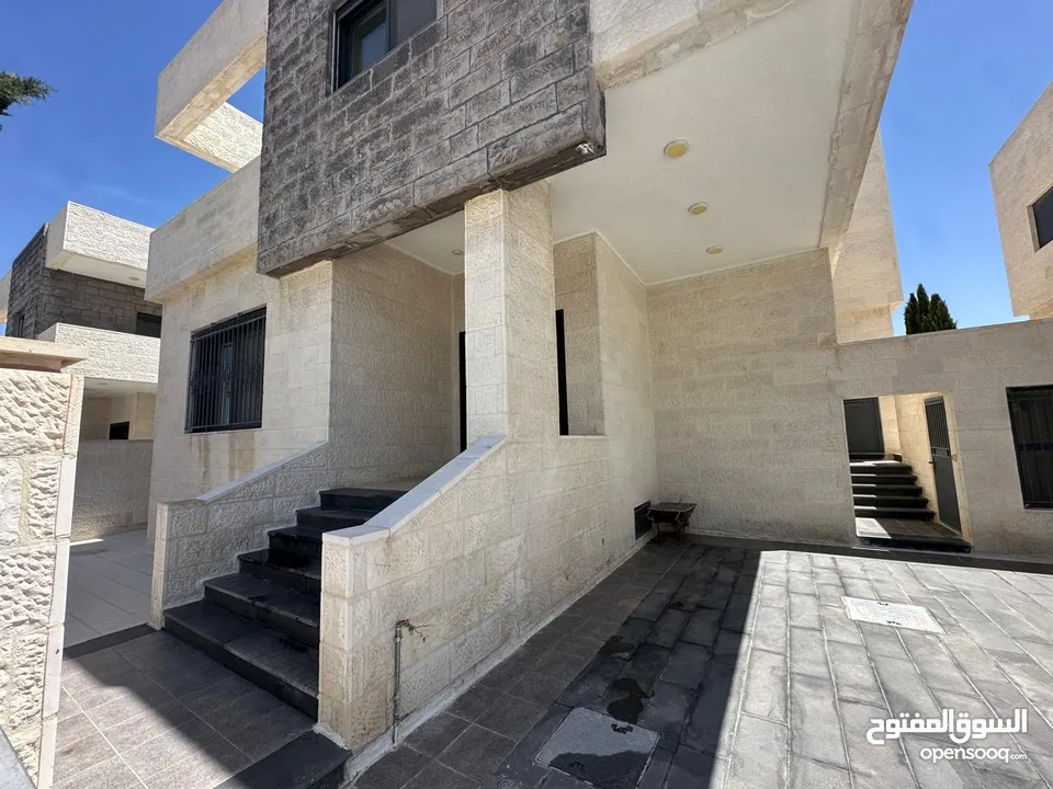 Villa for sale in Airport Road ( Property 42868 )-174804489