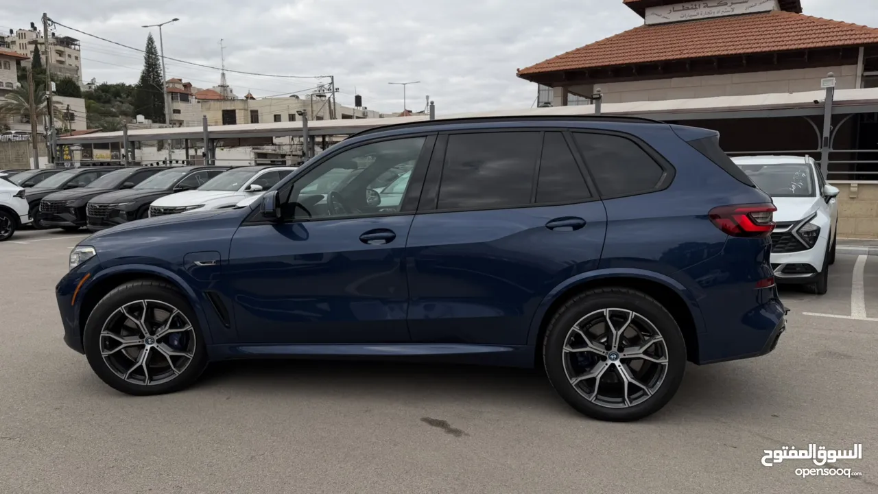 BMW X5 ترخيص 2022 ص محرك 3000 هايبرد plug in/يقطع على الشحنه 80 كيلو متر 399 حصان