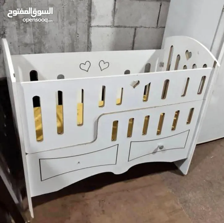 سرير  بيبي مستعمل  لون ابيض...