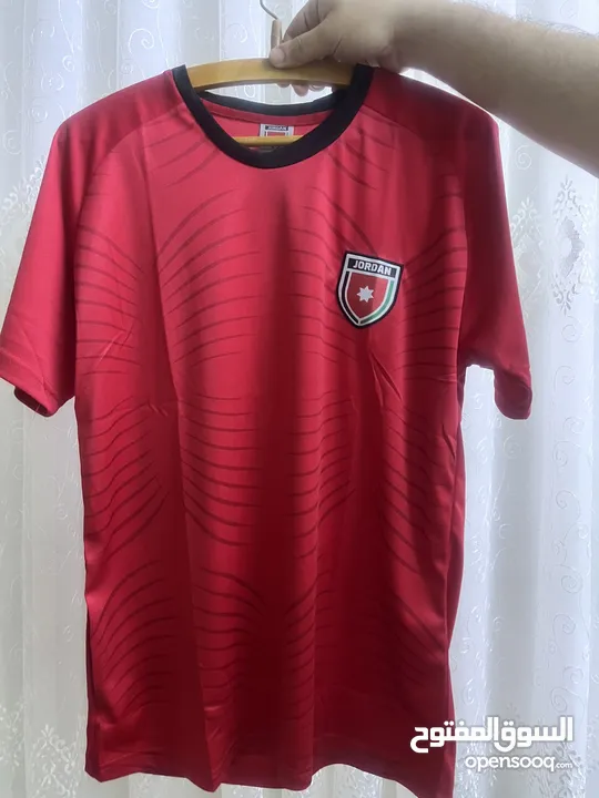 تيشرتات المنتخب طباعتنا نوعية جيدة جداً للبيع سعر 10 دنانير القطعة الثلاث قطع ب 25 دينار آخر 5 قطع