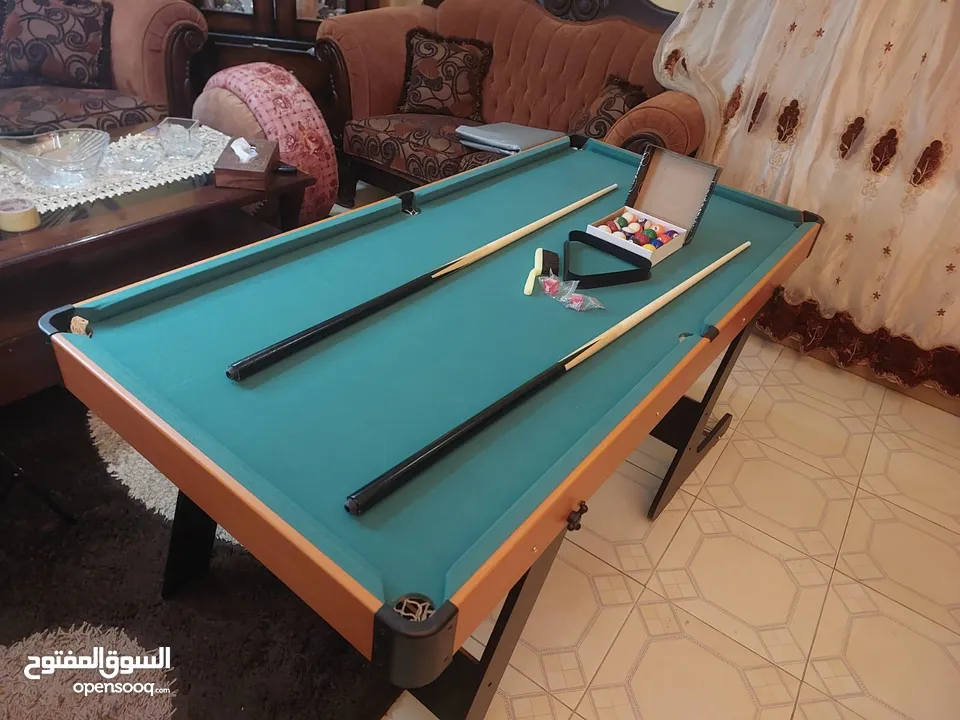 بلياردو خشبية مع كامل ملحقاتها بسعر خيالي