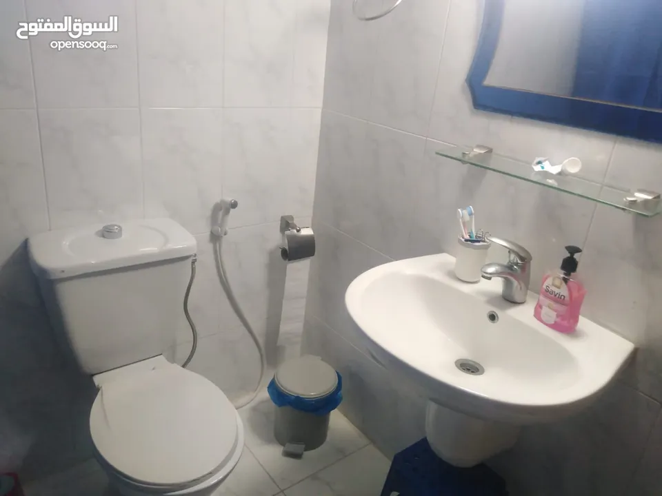 شقة للبيع طابق اول  مساحة 137م في ضاحية الامير حسن 3 غرف نوم  الشقة بحالة ممتازة وموقع مخدوم