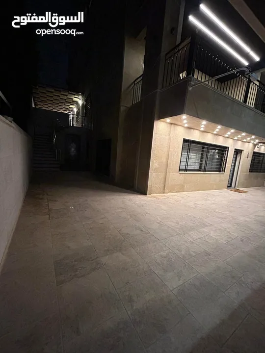 شقة سوبر ديلوكس دوبلكس مميزة جدا للبيع من المالك مباشرة طريق المطار مقابل 911 شارع الخدمات من