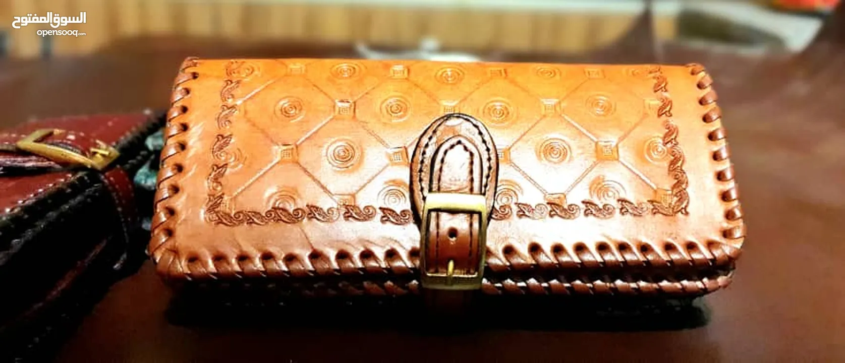 Handmade leather handbags حقائب جلدية مصنوعة يدويا