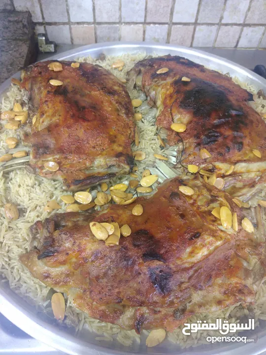 شيف شرقي وغربي وسلطات ابحث عن عمل خبرة في الاكل العربي والغربي والسلطات خبره اكثر من 15سنه