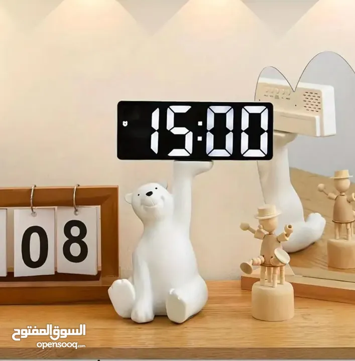 ساعة رقمية LED أنيقة مع منبه