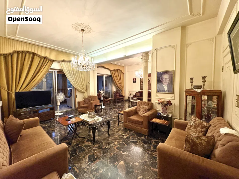 للبيع منزل إطلالة على ساحة الأمويين