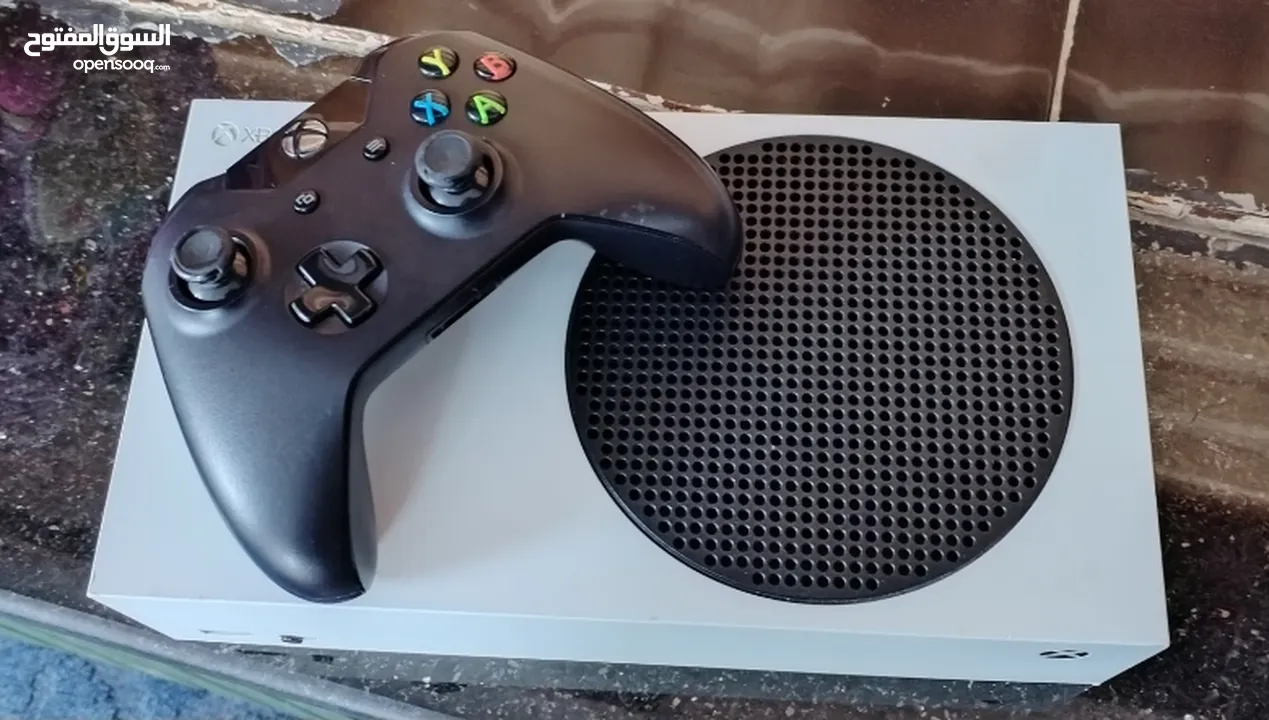 Xbox Series S و PS4 Slim للبيع بحالة ممتازة