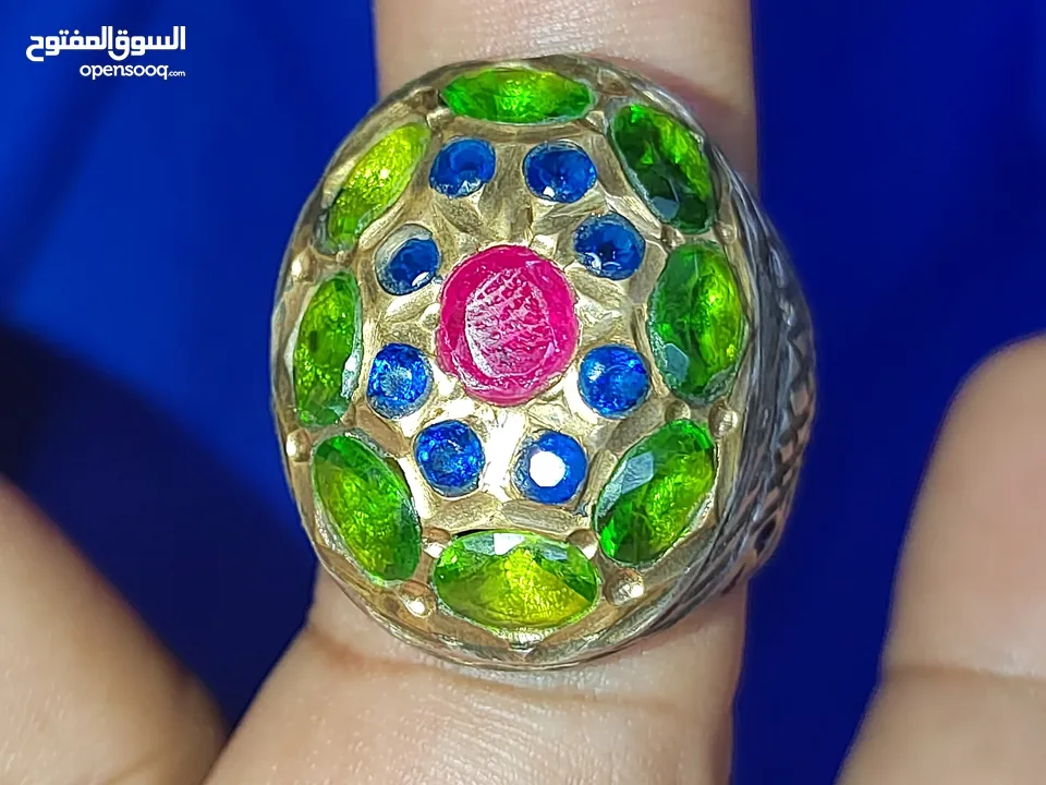 خاتم جامع زمرد مع زبرجد مع ياقوت يحتوي على هوية دخول دوليه