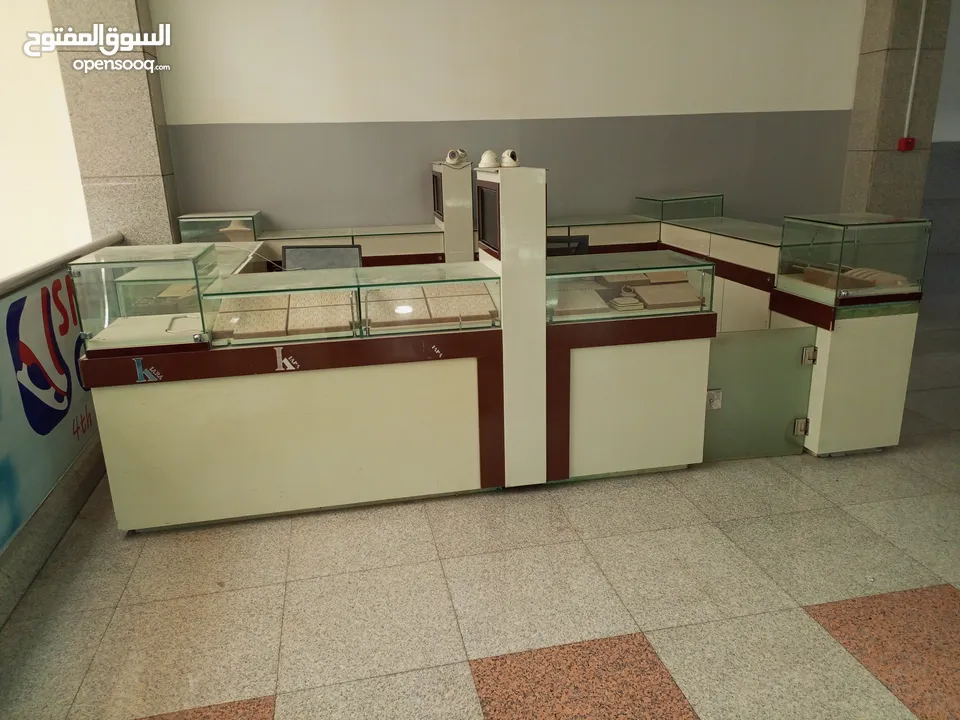 ديكور محل مستعمل للبيع بحاله جيده للبيع