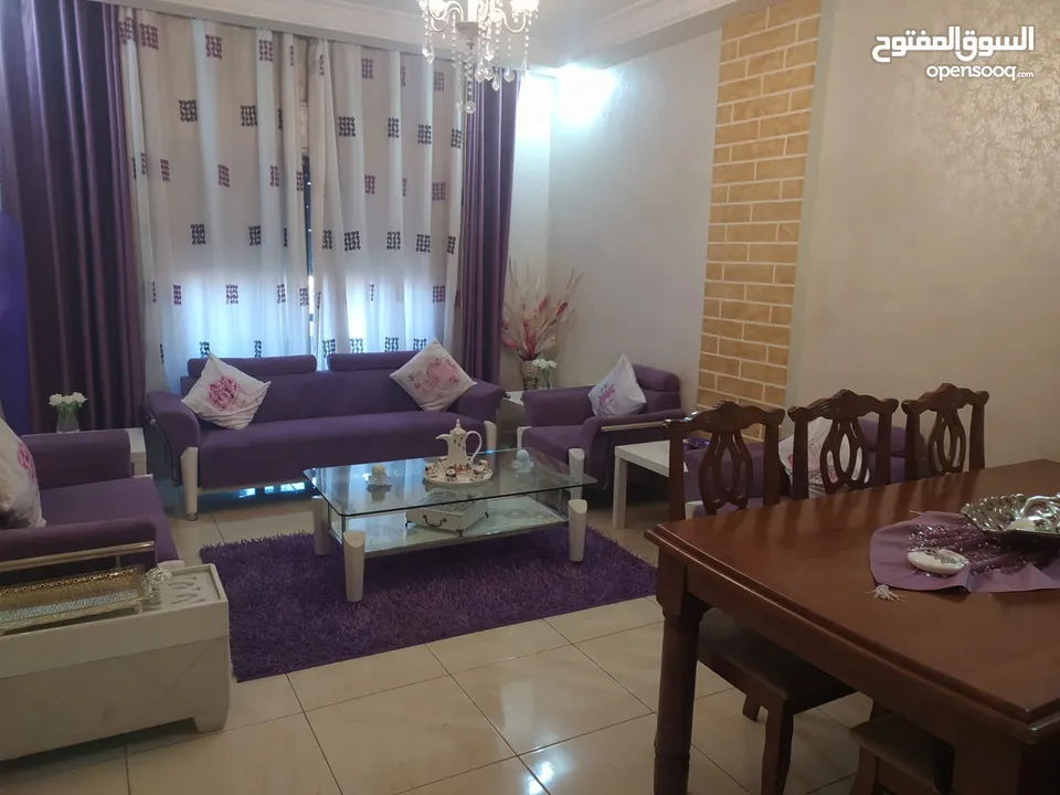 طقم كنب +طاولة سفرة خشب ثمانية مقاعد