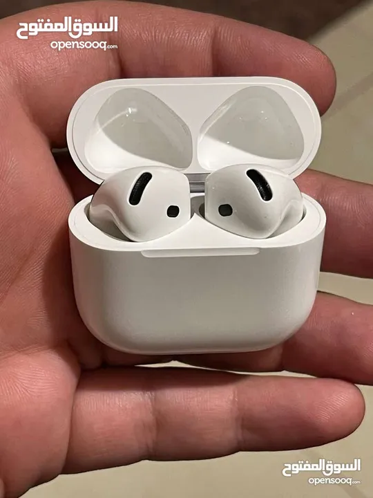 أختار الأصلي وريح راسك النسخة الأحدث والأقوى  بطارية تصل إلى 5ساعات من الأستخدام Apple AirPods 4 AN