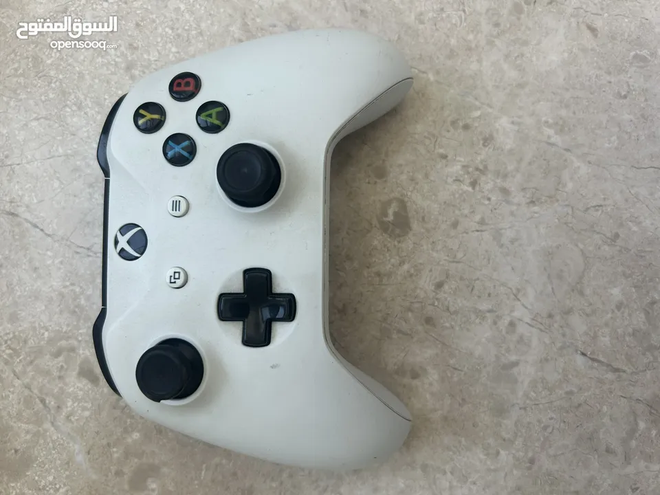 Xbox one s for sale good condition  اكس بوكس ون اس للبيع الحالة جيدة