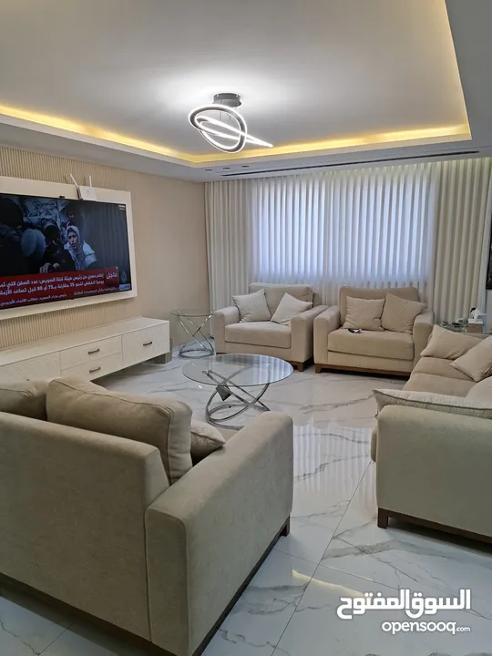 الشقة سوبر دولكس لم تسكن من قبل فرش جديد مع المالك مباشرة